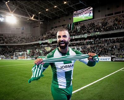 Kennedy Bakircioglu på en fotbollsplan