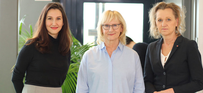 Aida Hadzialic, regionråd och gruppledare för Socialdemokraterna i region Stockholm, civilminister Lena Micko (S) och Boel Godner (S), kommunstyrelsens ordförande.