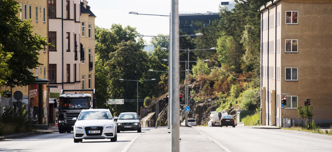 Bild föreställande bilar i trafiken