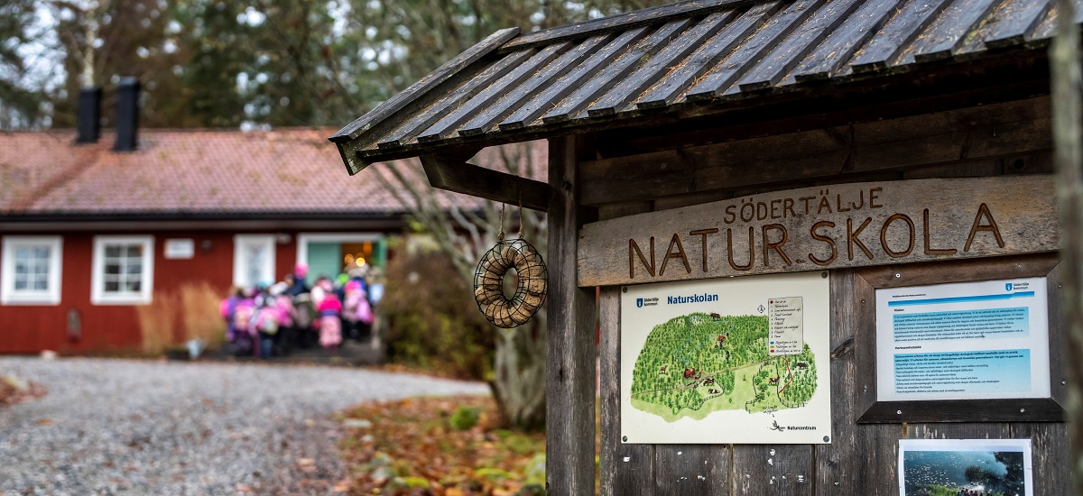 Bild på Naturskolans entré.